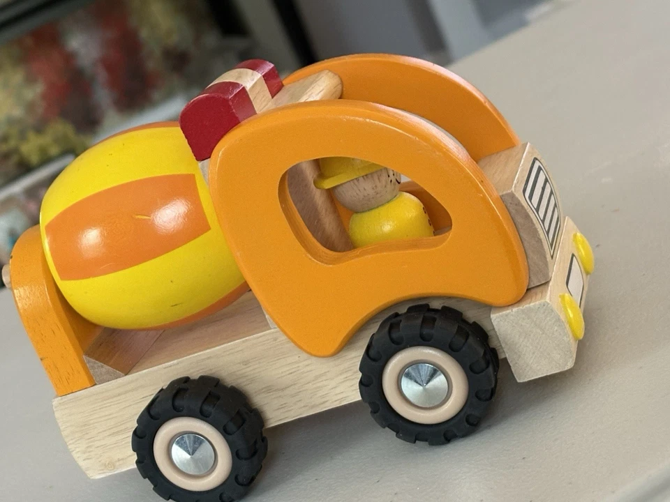 Mezclador de cemento de madera hecho en Alemania Goki 55926 Montessori construcción neumáticos de goma Foto 1 de 4