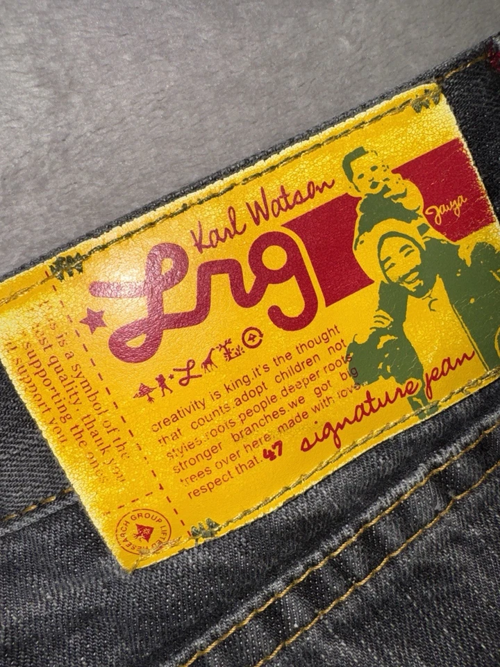 Pantalones de mezclilla Y2K holgados de pierna ancha Karl Watson Hip Hop Hong Kong rojos desgastados Foto 1 de 4