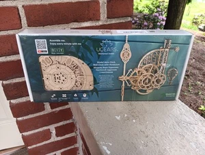 UGEARS MECHANICAL MODELS MODEL AERO CLOCK WALL CLOCK PENDULUM NEW IN BOX - Picture 1 of 4