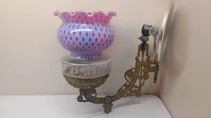 Fenton Cranberry Coin Dot 4" paralume e supporto a parete ornato lampada olio staffa - Foto 1 di 8