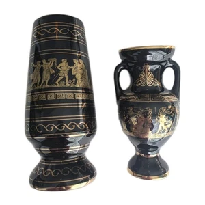 Coppia di vasi urne firmati manici Grecia nero cobalto scuro e oro fatti a mano  - Foto 1 di 14