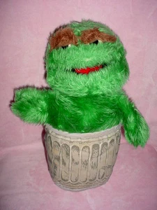 Vtg-80s-Playskool-Oscar Green Fur Grouch-Trash Garbage Can Sesame Street Puppet - Picture 1 of 1