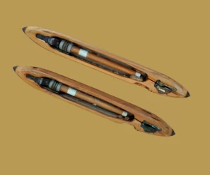 Paire de navettes traditionnelles pour métier à tisser courant XXème - Bild 1 von 7