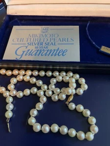 18ct gold clasp mikimoto cultured pearl necklace individually knotted - Picture 1 of 6