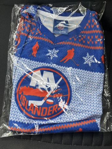 New York Islanders ~ Hockey Jersey Shirt ~ XL ~ Holiday Design SGA  Brand New Cover
