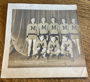 1927 Milton & Milton Junction Wisc Legion Basketball Gruppe Team Foto 8" x 8" - Bild 1 von 4