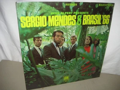 Herb Alpert Presents Sergio Mendes & Brasil '66 (A&M Records – SP 4116) Foto 1 de 2