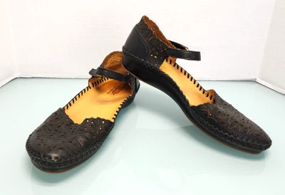 Pikolinos Puerto Vallarta Mary Jane perforated closed toe flat shoes black  7.5 - Image 1 of 4