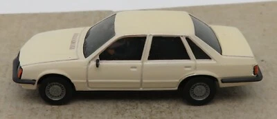 Herpa Ho 1/87 Opel Senator 3.0 E Crema No. Box Con per Diorama Reseau Treno - Immagine 1 di 4