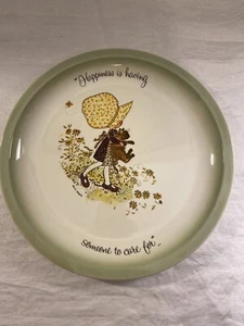 Holly Hobbie Teller 1972 "S" 10,5" grüner Rand sehr guter Zustand Glück hat jemanden - Bild 1 von 6