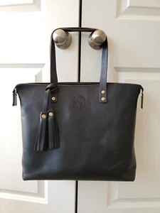 Lifetime Leather Co. Reißverschluss Beuteltasche Oxford schwarz Monogramm Schulter Handtasche  - Bild 1 von 20