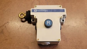 Interruptor de tracción de emergencia de cable/cuerda Telemecanique XY2-CE2A190H7 con botón de reinicio - Imagen 1 de 6