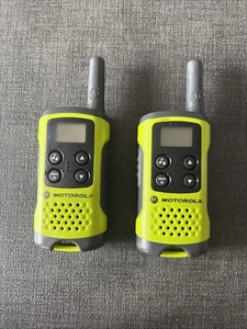 Motorola TLKR T41 Walkie Talkies 2-Way Radio Pair, Green - Picture 1 of 5