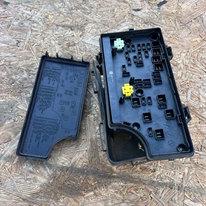 2006-2009 Chrysler PT Cruiser Fuse Box P56049719AQ - Picture 1 of 9