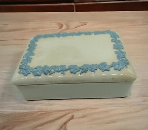 Wedgwood Barlaston of Etruria White Queens Ware Trinket Cigarette Box England - Picture 1 of 14