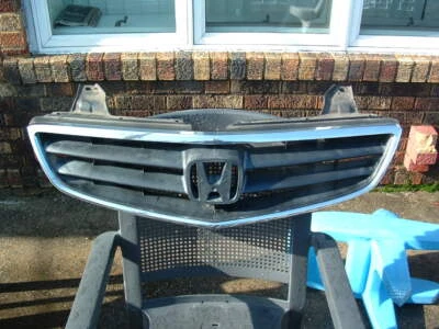 2002 2003 2004 HONDA ODYSSEY FRONT RADIATOR GRILLE GRILL BLACK & CHROME - Image 1 of 2