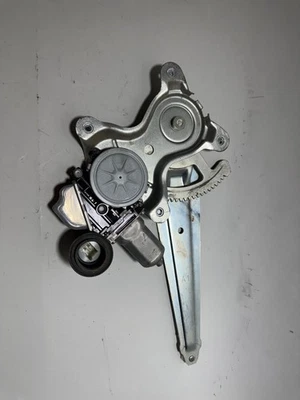 TOYOTA 4RUNNER 2010-2022 PUERTA TRASERA IZQUIERDA REGULADOR VENTANA Y MOTOR OEM 85710-60340 Foto 1 de 4