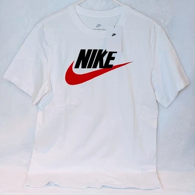Camiseta NIKE Sportswear Icon Futura Blanca con Rojo y Negro Nueva Con Etiqueta FS Foto 1 de 4