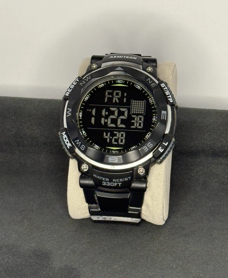 Reloj deportivo digital Armitron para hombre negro 330 pies resistente al agua cronógrafo Foto 1 de 4