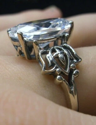 Anillo de circonita cúbica blanca, gema ovalada de 5 quilates, filigrana de plata esterlina con cruz de ángel D112  Foto 1 de 4