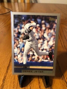 2000 Topps #15 Derek Jeter Home Team Advantage - Picture 1 of 2
