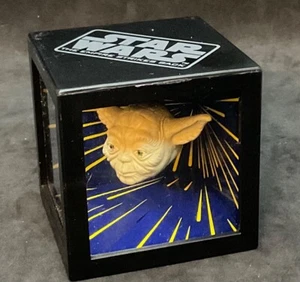 Caja de espejos 3D Darth Vader/Yoda cubo de ilusión Star Wars Empire contraataca 1996 - Imagen 1 de 2