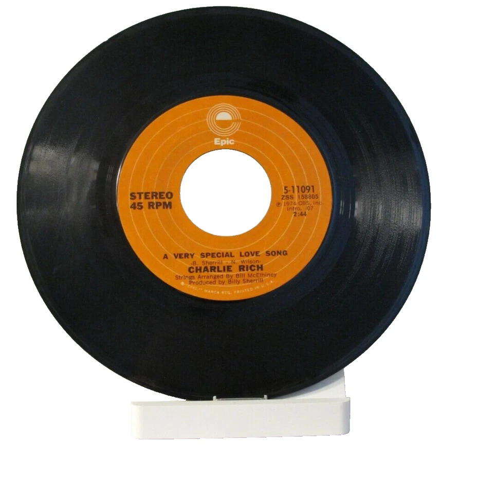 45 RECORD - CHARLIE RICH - A VERY SPECIAL LOVE SONG - Image 1 of 1