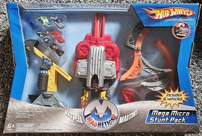 Hot Wheels 2005 Micro Madnetics - Mega Micro Stunt Pack with 6 vehicles *Sealed* - Image 1 of 4