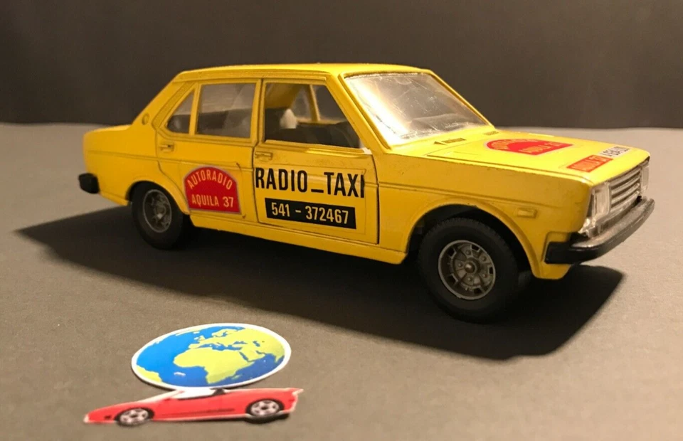 Bburago Fiat 131 Radio Taxi, automodello scala 1:24 - 1:25, vintage (1027) - Immagine 1 di 4
