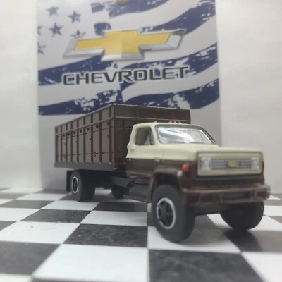 Camión de grano Chevy C70 1981 Cheverolet 1/64 ERTL FARM GREENLIGHT DCP tractor dump Foto 1 de 4