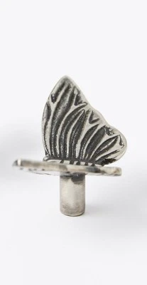 Anthropologie Melody perillas mariposa tiradores de cajón tono plata se venden individualmente Foto 1 de 3