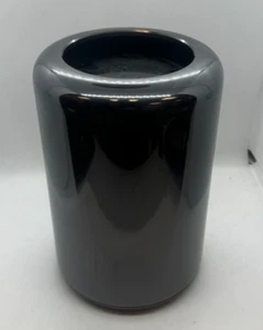 Apple MacPro (ohne SSD, Quad-Core Xeon E5, 3,7GHz, 32GB RAM) schwarz - Bild 1 von 2