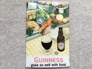 C1960s VINTAGE GUINNESS GOES SO WELL WITH FOOD ADVERTISING BACK BAR SHOWCARD - Foto 1 di 3