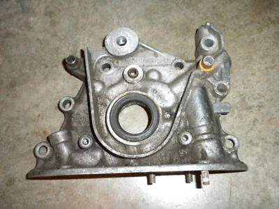 89 1989 Toyota MR2 4AGELC Engine Oil Pump Housing Foto 1 de 4