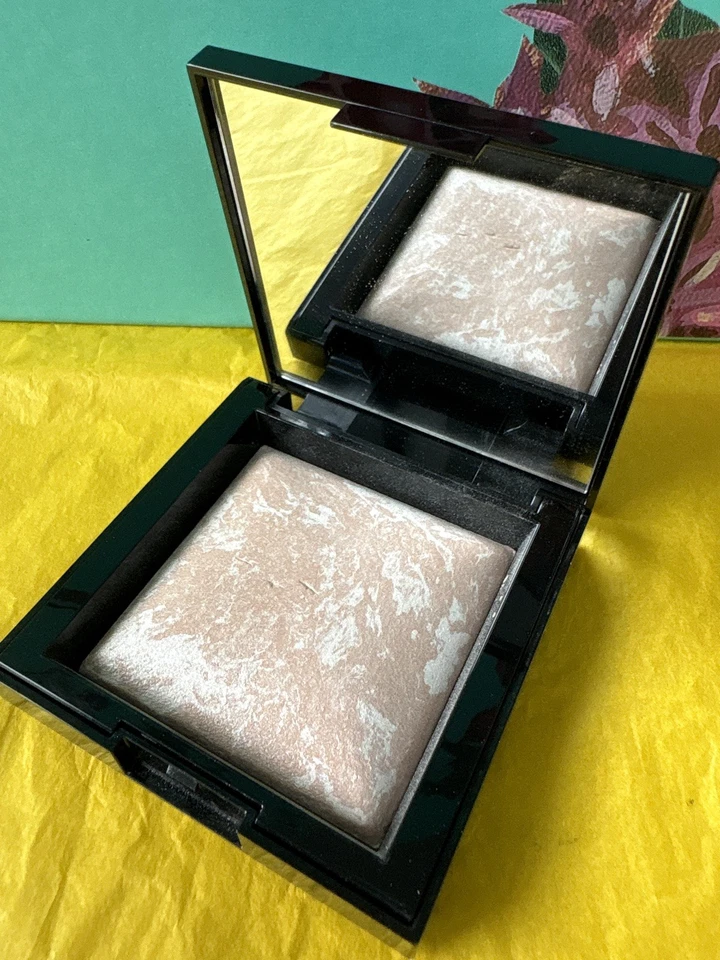 bareMinerals Invisible Highlighter Blusher Powder FAIR TO LIGHT New Bronzer 7g - Image 1 of 4
