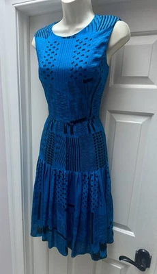 Vestido negro azul seda 100 % Oscar De La Renta $2590. Hecho en Italia. Foto 1 de 4