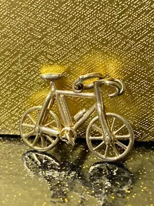9K Yellow Gold Vintage 1960's English "Bicycle with Spinning Wheels" Charm - Bild 1 von 4