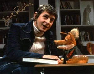 Television Autograph: DEREK FOWLDS (Basil Brush) Signed Photo - Picture 1 of 1