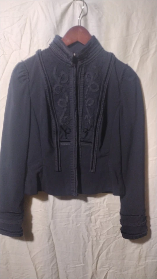 Blazer negro estilo victoriano de lana virgen Elie Tahari. Bordado a mano. Foto 1 de 3