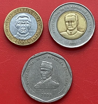DOMINICAN REPUBLIC – SET OF 3 COINS 5 ,10 ,25 PESOS 2005 2 X BI-METAL - Image 1 of 2