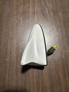 Antena de radio montada en techo Hyundai Sonata blanca 11 12 13 - Imagen 1 de 5