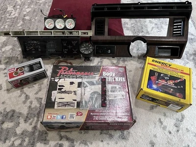 1980-1986 Ford Bronco Instrument Gauge Cluster With Bezel And Extra Parts - Image 1 of 4