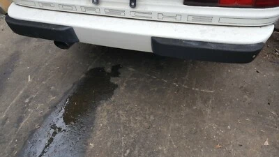 87 Porsche 924 Rear Bumper as assembly in white used  Foto 1 de 4