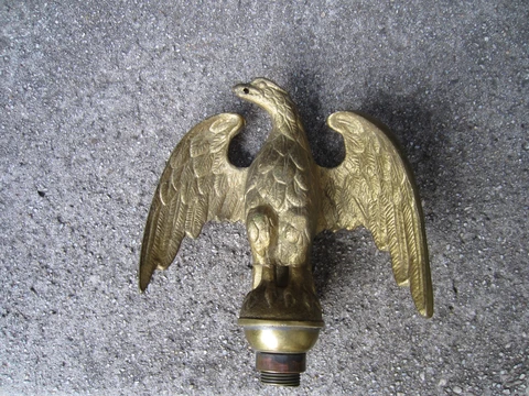 antique Brass or Bronze 6.5" EAGLE w/hole in beak FINIAL or FLAG TOPPER on mount Cover