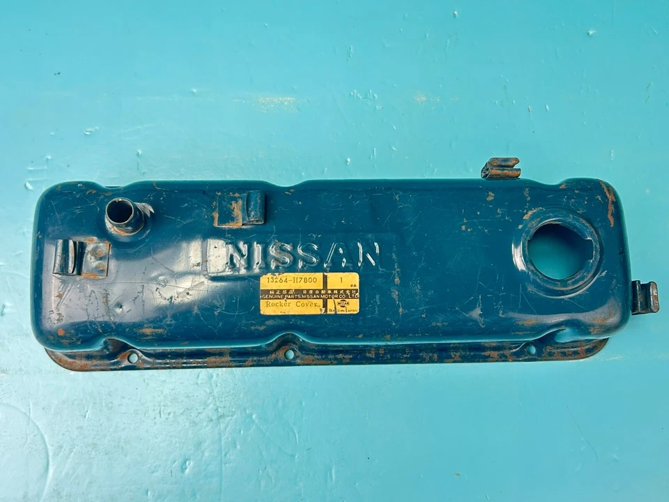 Cubierta de válvula basculante Nissan Datsun B120 B210 B310 13264-H7800 genuina nueva de stock Foto 1 de 4