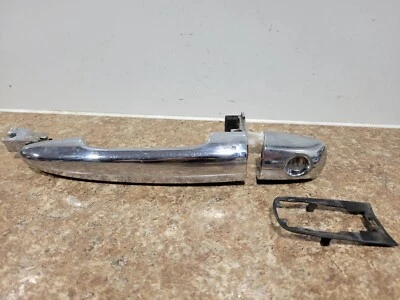 Subaru B9 Tribeca 2006 manija de puerta exterior delantera izquierda del lado del conductor. CROMO Foto 1 de 4