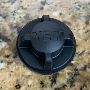 ¡Difícil de encontrar! Tapón de drenaje Yeti para tapa de pecho refrigerador de plástico negro - Imagen 1 de 8