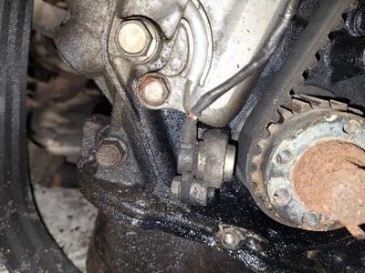 Sensor de posición del cigüeñal Mazda 626 1998 usado, genuino #2247468-81 Foto 1 de 4