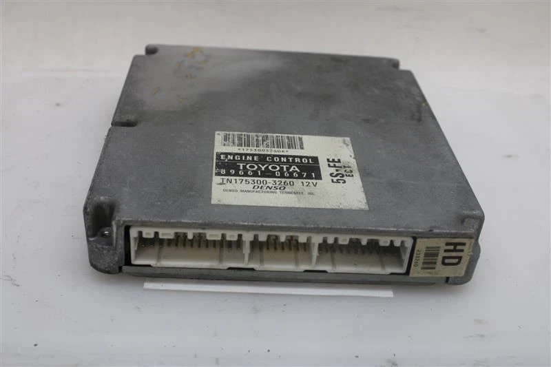 Computadora ECU ECM TOYOTA CAMRY SOLARA 1999 99 8966106671 1165426 Foto 1 de 4