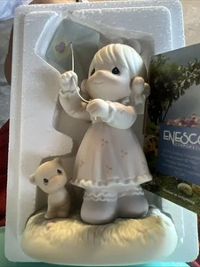 1994 Precious Moments Figurine "Sending My Love Your Way" Girl w/ Kite 528609 - Picture 1 of 6